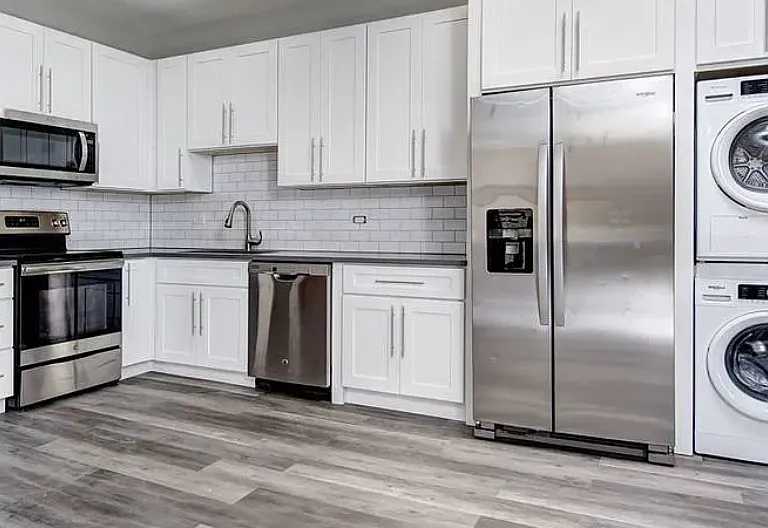 915 Pleasant St #2R — Photo 5