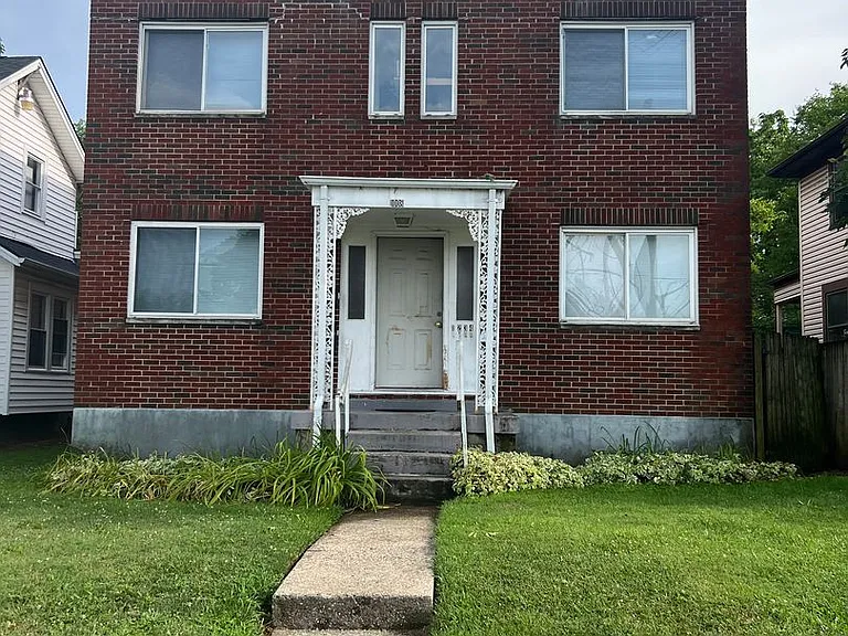 1008 W Fairview Ave — Photo 1