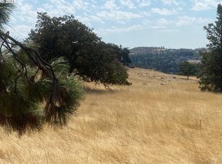 Sandstone Way W, The Dalles, OR 97058