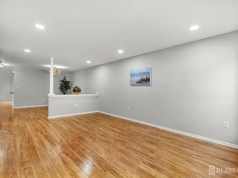 16 Lee Ct #405 — Photo 21