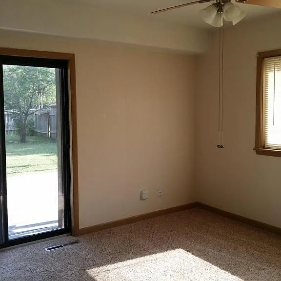 611 N Spruce St — Photo 17