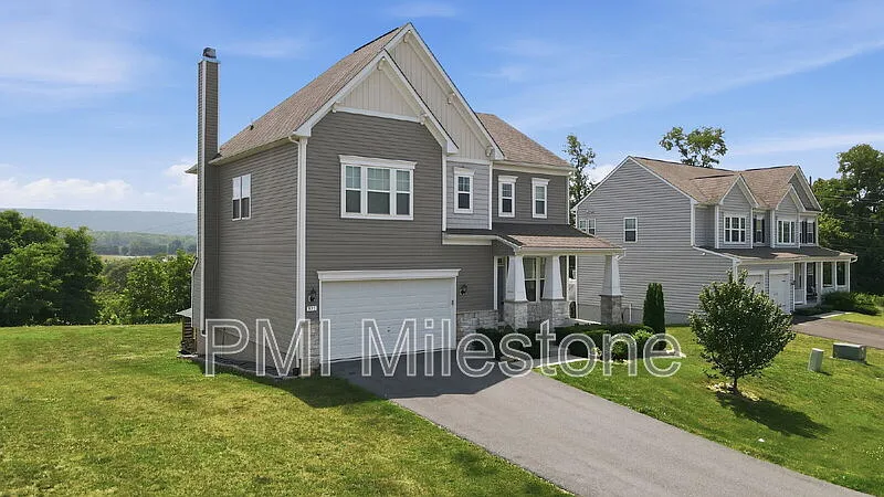 4 bed, 2.5 bath, 2293 sqft, $2,930 — Photo 2