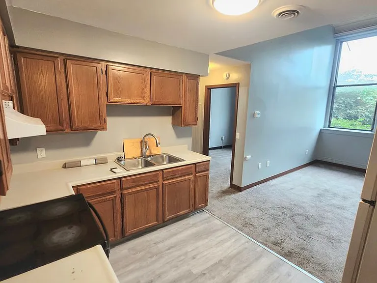 681 Brown St — Photo 2