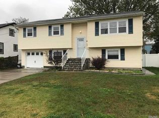 46 Orchard St, Lindenhurst, NY 11757