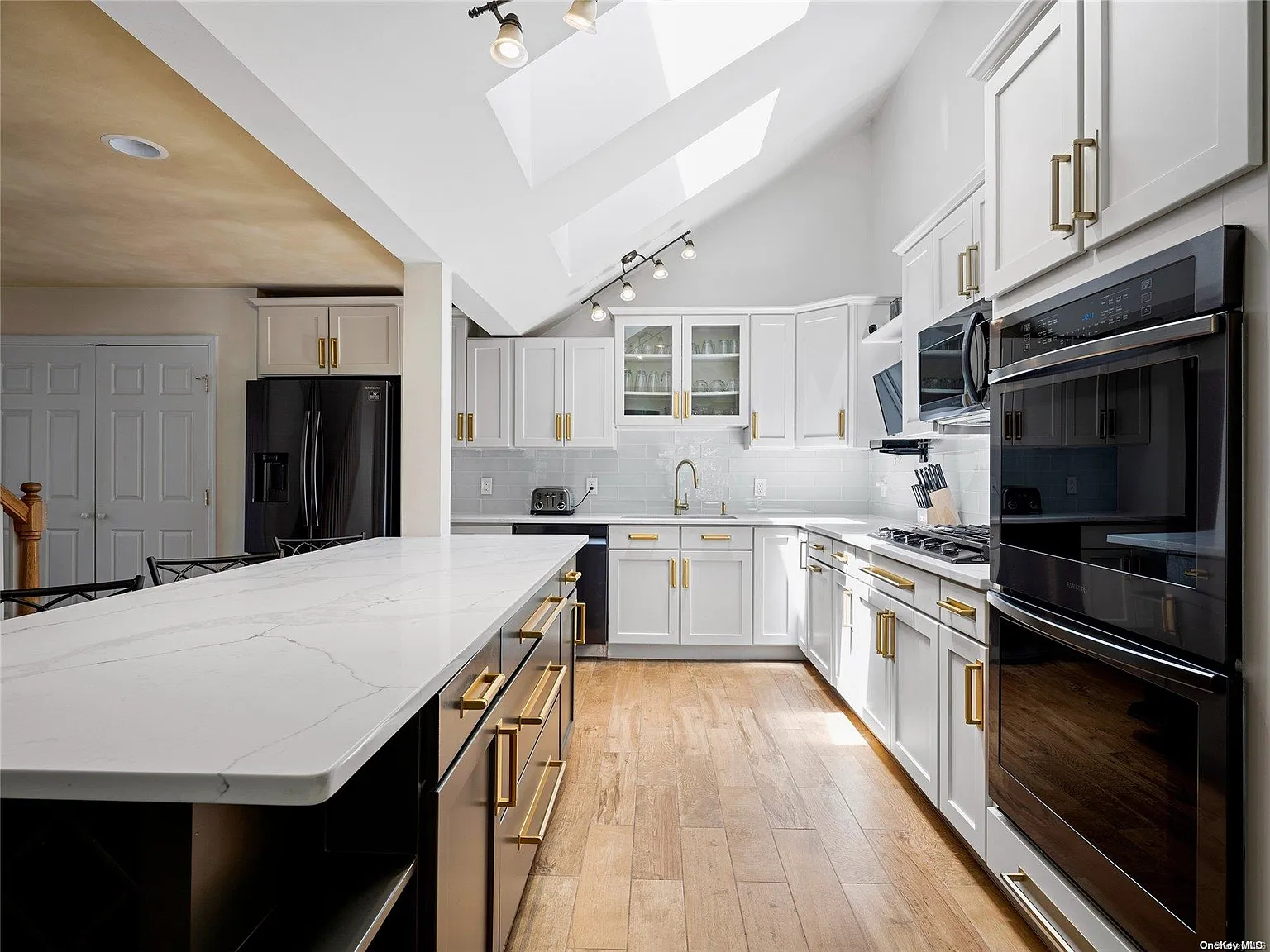 6 bed, 3.5 bath, 3114 sqft, $30,000 — Photo 3