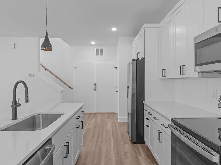 1316 E Lenoir St — Photo 11