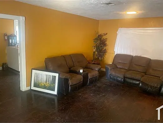3 bed, $900 — Photo 2