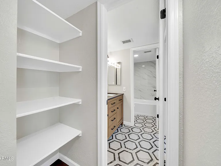 2845 E Tracy Ln #4 — Photo 15
