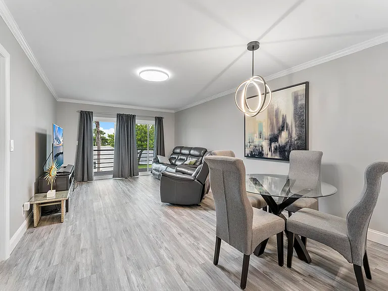 118 Lake Constance Dr — Photo 1