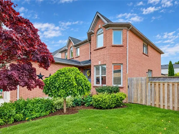 11 Peregrine Cres, Cambridge, ON N1T 1N9