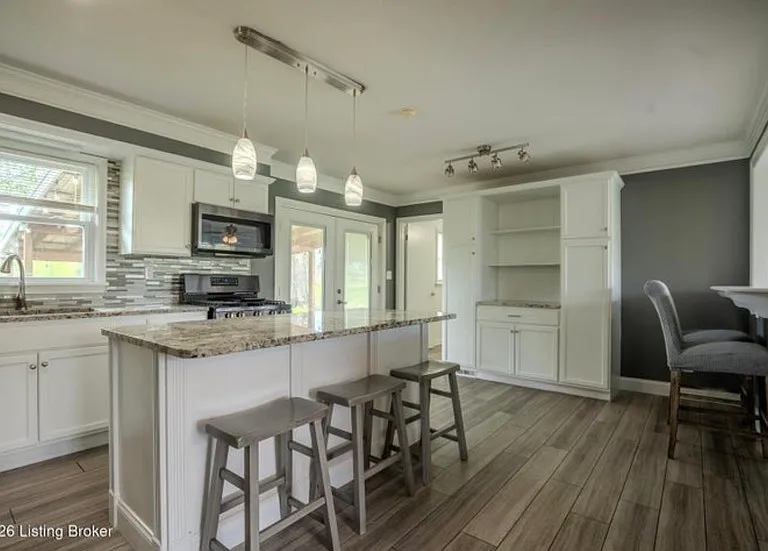 5106 Bardstown Rd — Photo 3