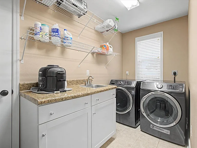 3078 Dickinson Dr — Photo 30