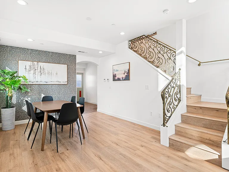 323 W Glendon Way — Photo 4