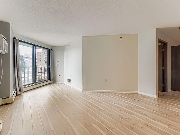 5th image of 6500 Woodlake Dr APT 401