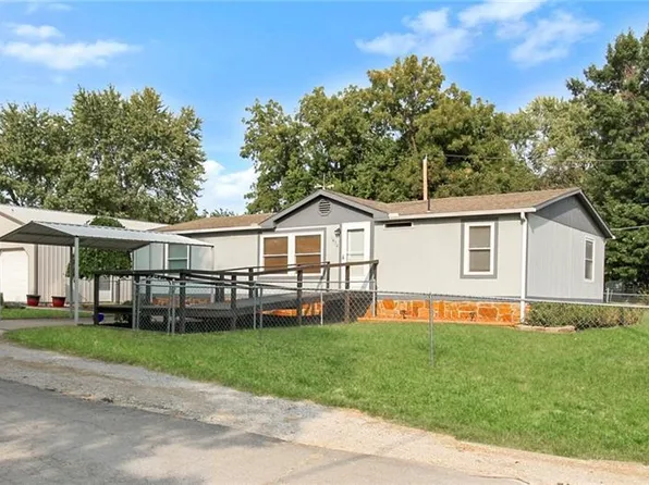 1430 S 11th St, Parsons, KS 67357
