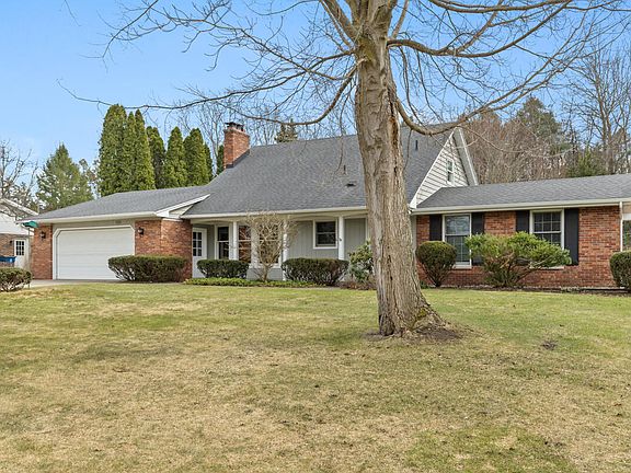 3rd image of 1322 Heather Dr