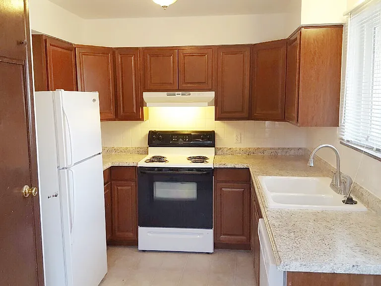 706-708 Darby Ct #1 — Photo 3