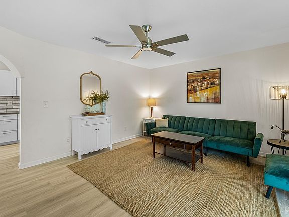 5th image of 4517 Monpellier Dr