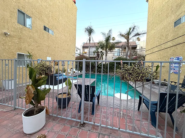 La Jolla Courtyard — Photo 31