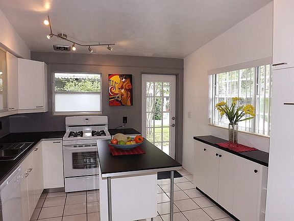 Ikea Kitchen w/ appliances