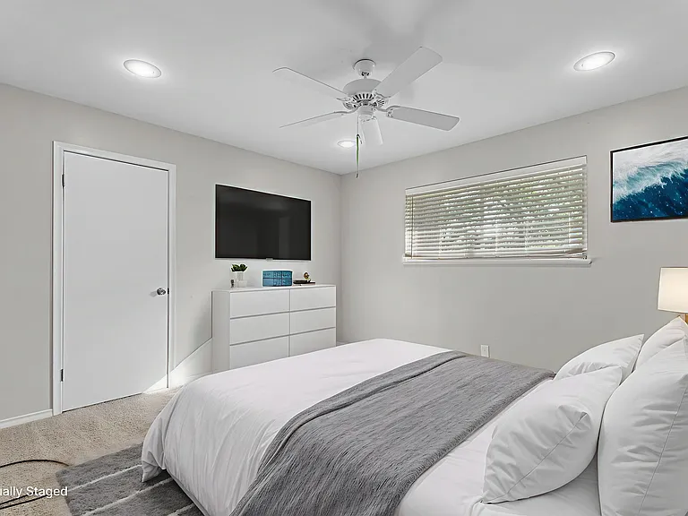 3200 Decharles St — Photo 21