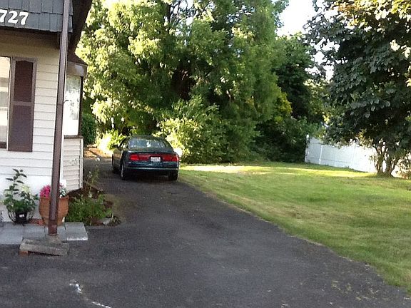 3rd image of 2727 Pacific Ave