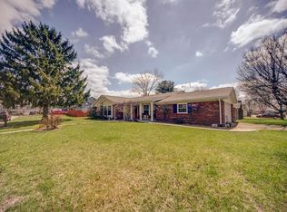 908 Vicksburg Dr, Belleville, IL 62221