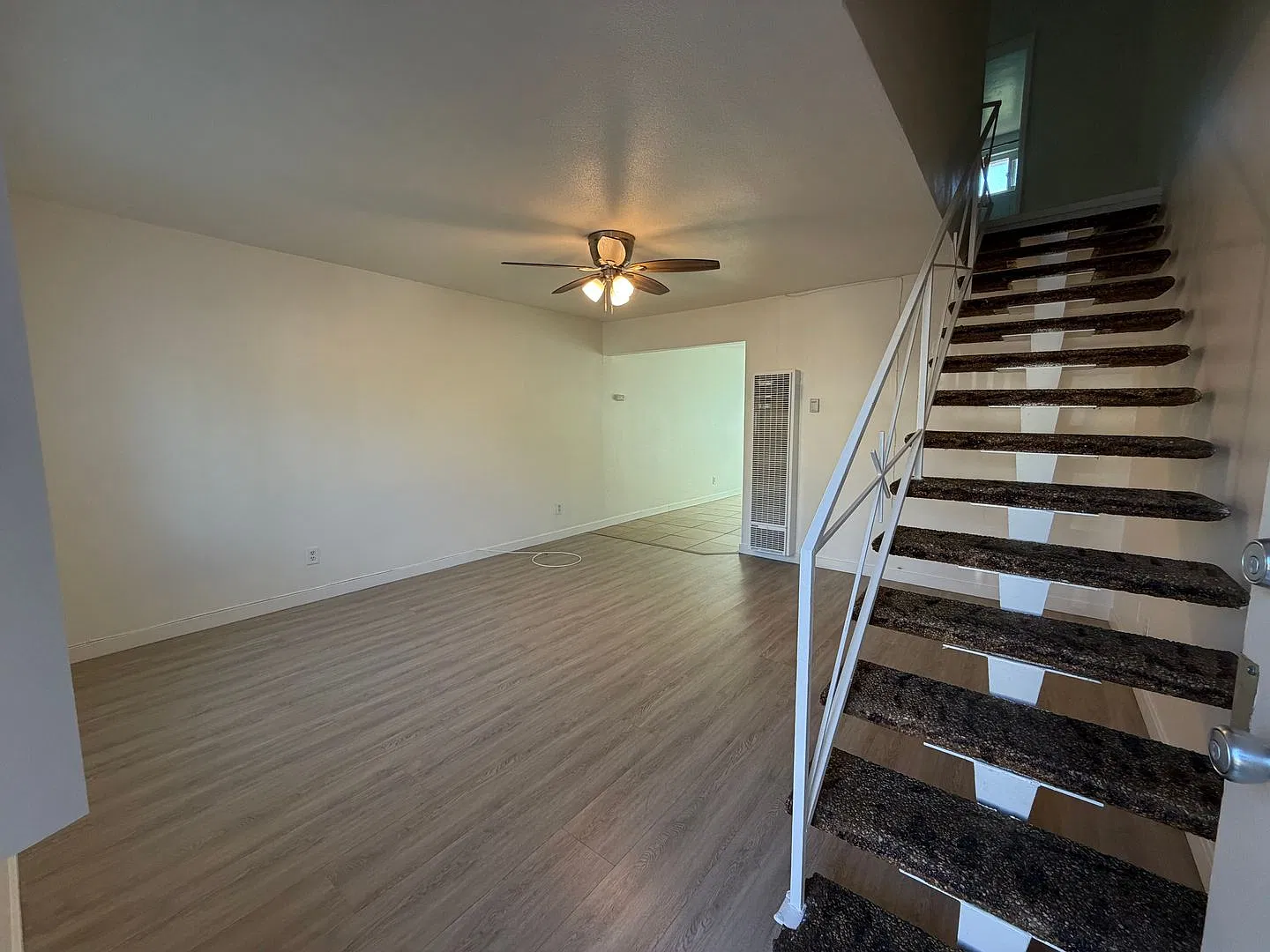 200-220 W. Hillside Court — Photo 2