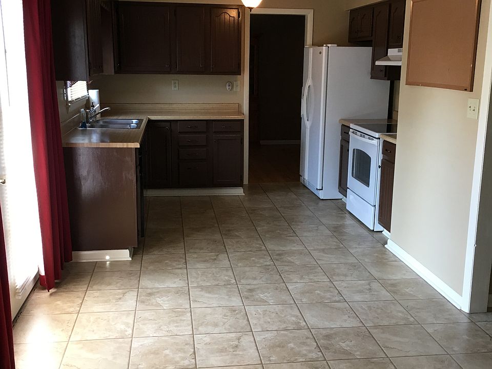 Kitchen and breakfast nook