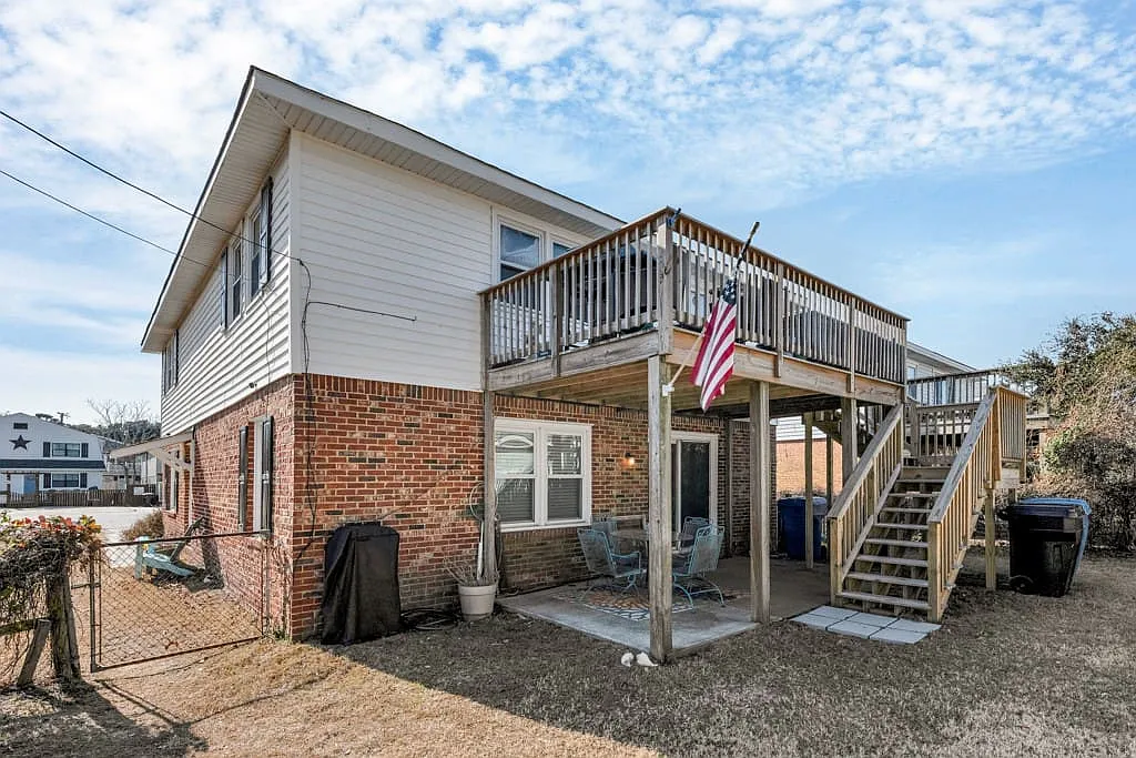 2 bed, 2520 sqft, $3,300 — Photo 1