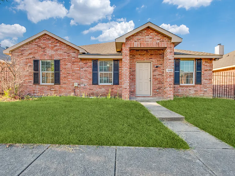 1942 Ryder Dr — Photo 1