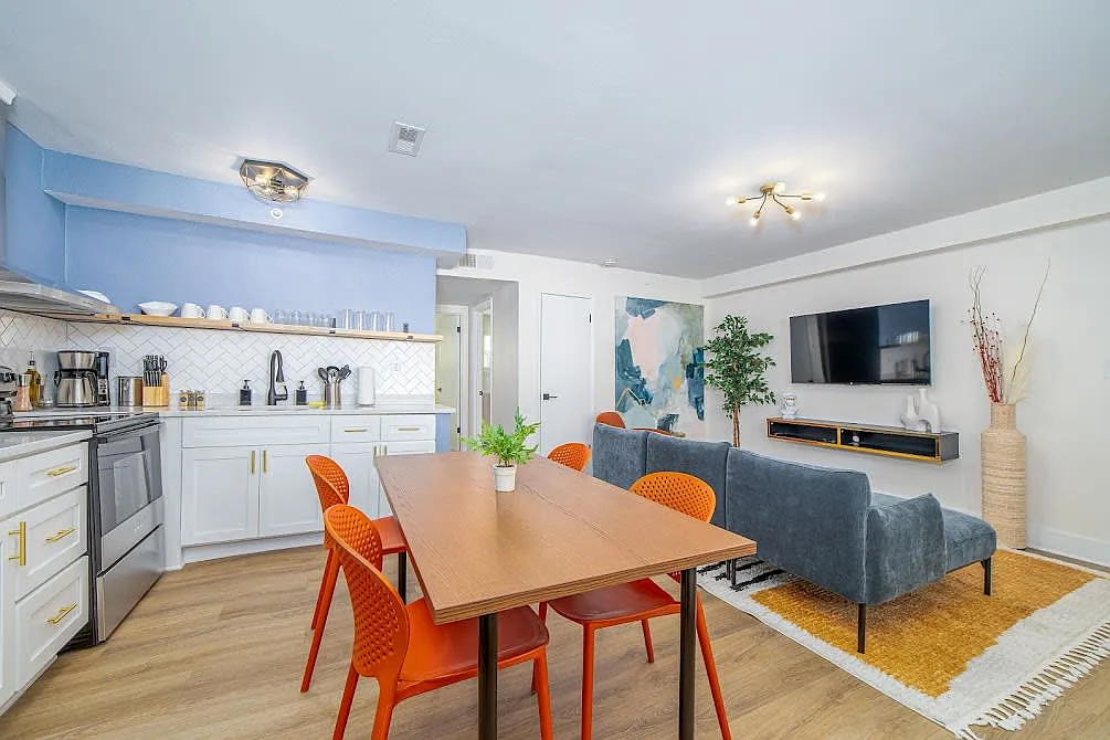 2 bed, 800 sqft, $3,000 — Photo 2