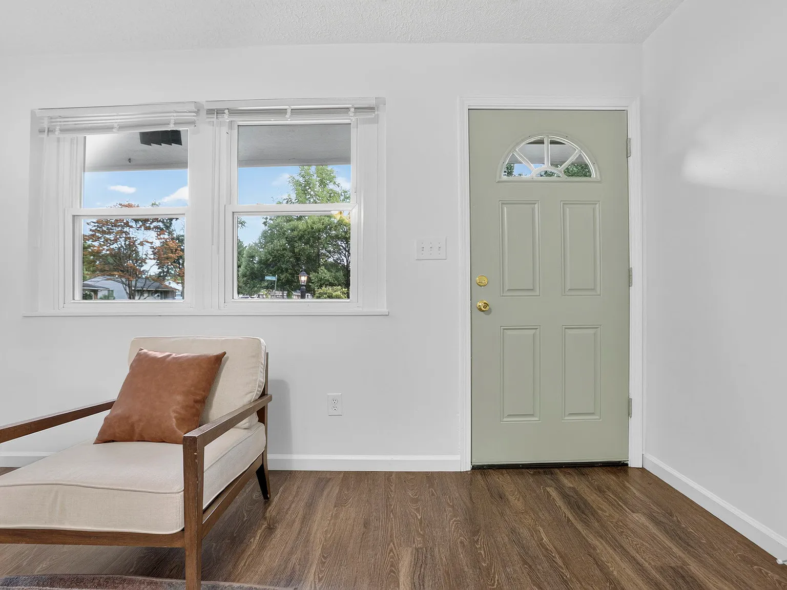 3 bed, 952 sqft, $1,650 — Photo 1