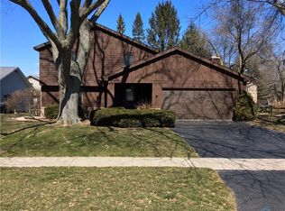 6516 Antoinette Ln, Maumee, OH 43537