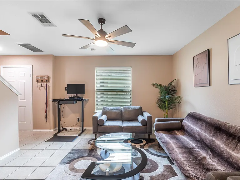 1403 Romo Plz — Photo 10