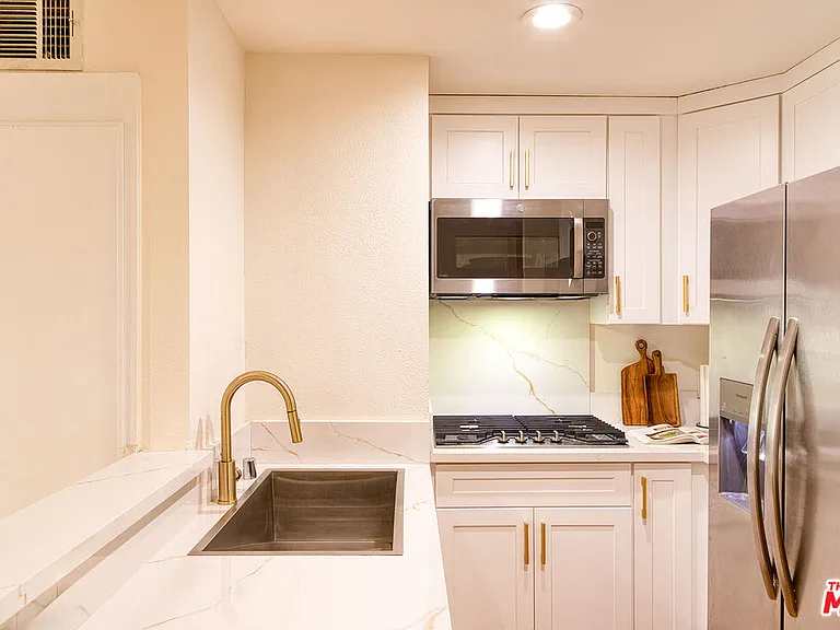 5510 Owensmouth Ave #218 — Photo 4
