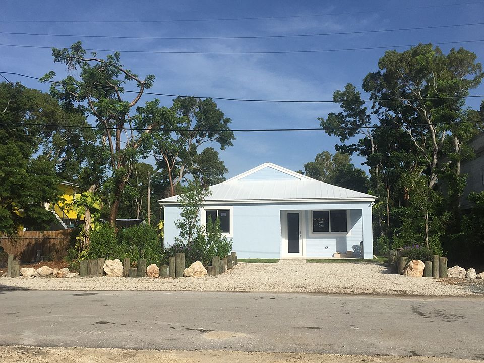 1st image of 163 Iroquois St