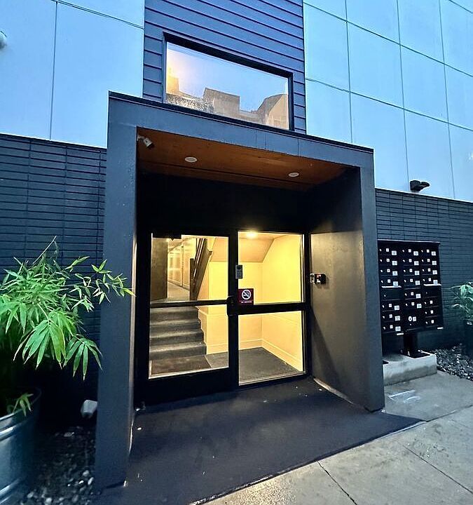1st image of 4731 12th Ave NE #203