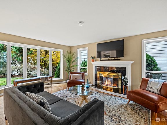 5th image of 6511 52nd Ave. NW