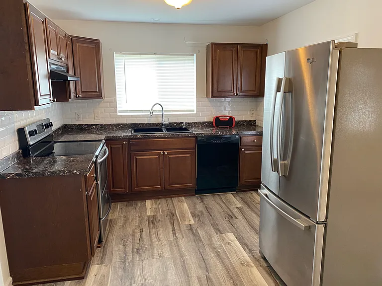 570 W Clarkston Rd — Photo 10