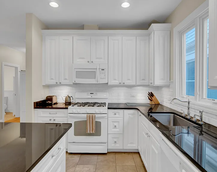 823 Hamlin St — Photo 5