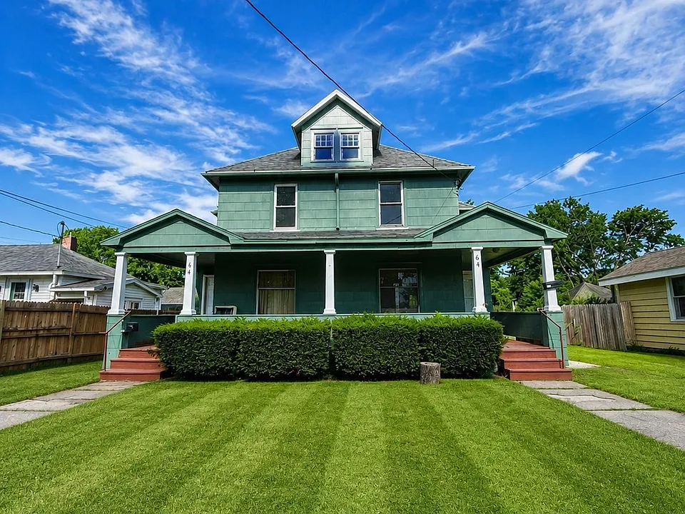 64 Louisa St #1