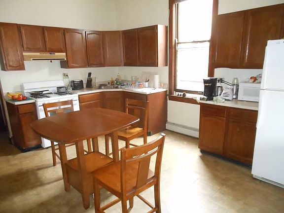 2nd image of 2329 W Walton St