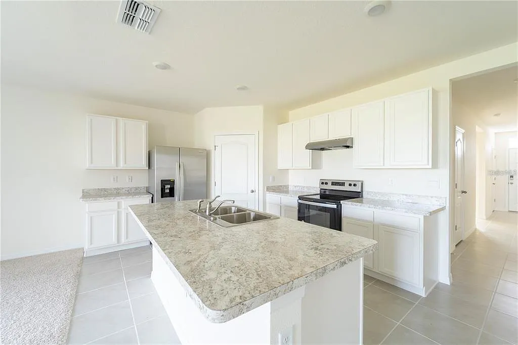 4 bed, 2.0 bath, 1867 sqft, $2,300 — Photo 3