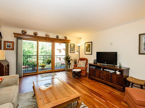4th image of 5320 N Lowell Ave APT 301