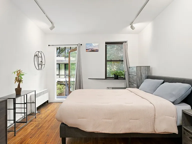 217 W 14th St #2REE — Photo 3