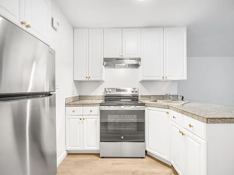 940 Guerrero St — Photo 4