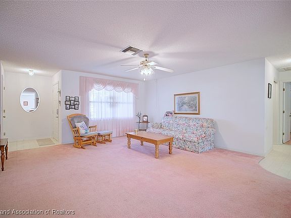 4th image of 347 Grove Cir