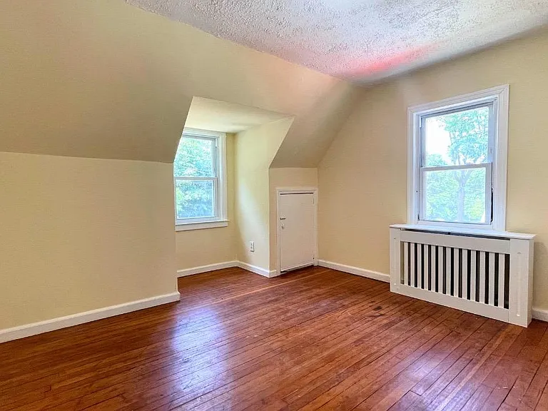 408 Ryders Ln — Photo 16