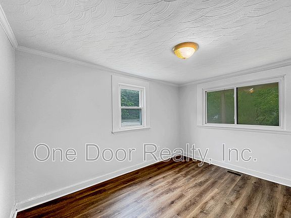 5th image of 165 Magruder Ave